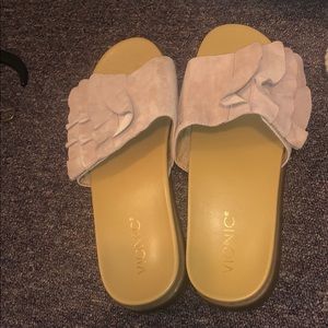 Vionic Slip on sandals